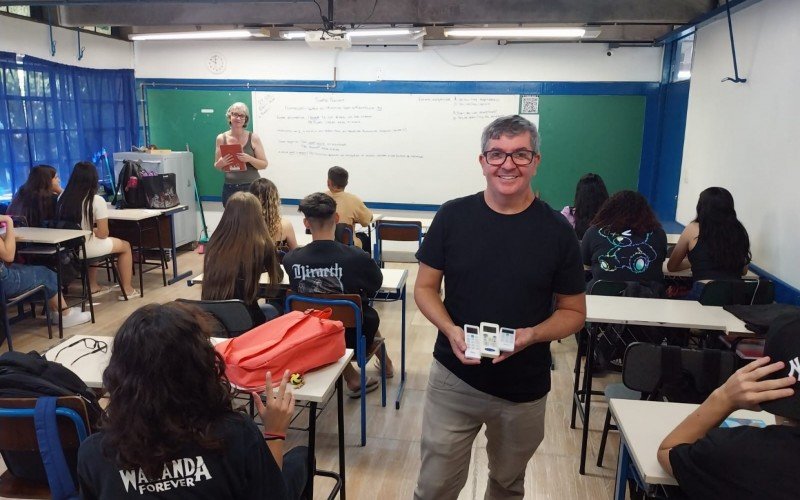 "Se meus alunos não têm ar condicionado em casa, na escola eles têm. Meus alunos têm que sentir o que é bom", diz o diretor da Seno Frederico Ludwig, José Silon Ferreira | abc+