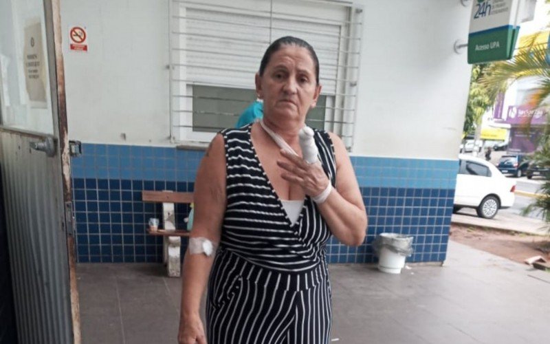 Angelita Schweig, moradora do bairro Mathias Velho, só conseguiu um tratamento adequado para o dedo em Novo Hamburgo
