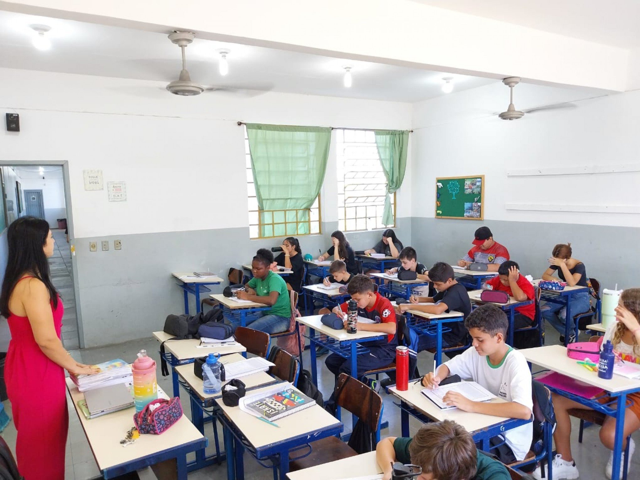 Seduc toma decisão sobre aulas na rede estadual durante onda de calor; confira
