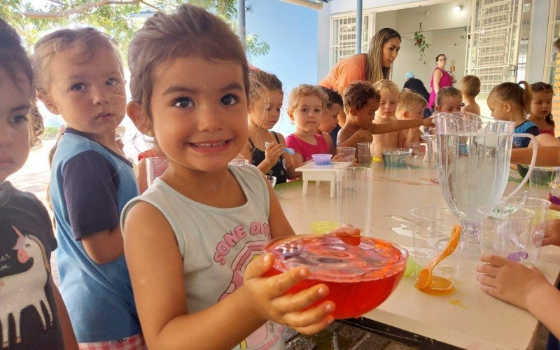 Refrescar-se é essencial para manter as crianças felizes | abc+