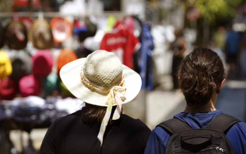 Por que a onda de calor já dura tantos dias? Entenda o que fez os termômetros subirem no RS | abc+