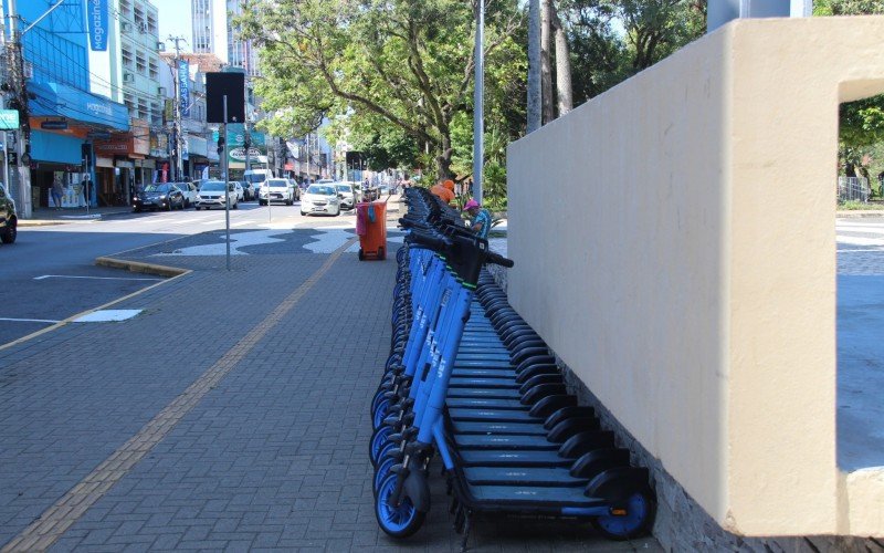 Na cidade a empresa Jet disponibiliza os patinetes desde o mês de janeiro | abc+