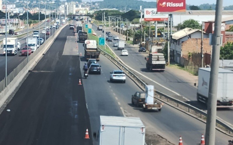 Obras na BR-116 causam estreitamento de pista em São Leopoldo entre a Scharlau e as pontes sobre o Rio dos Sinos