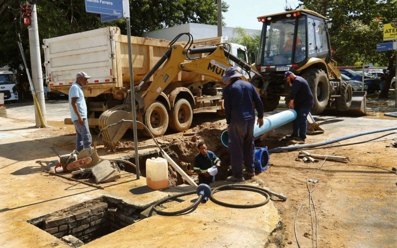 Equipe da Corsan já está no local para consertar rompimento