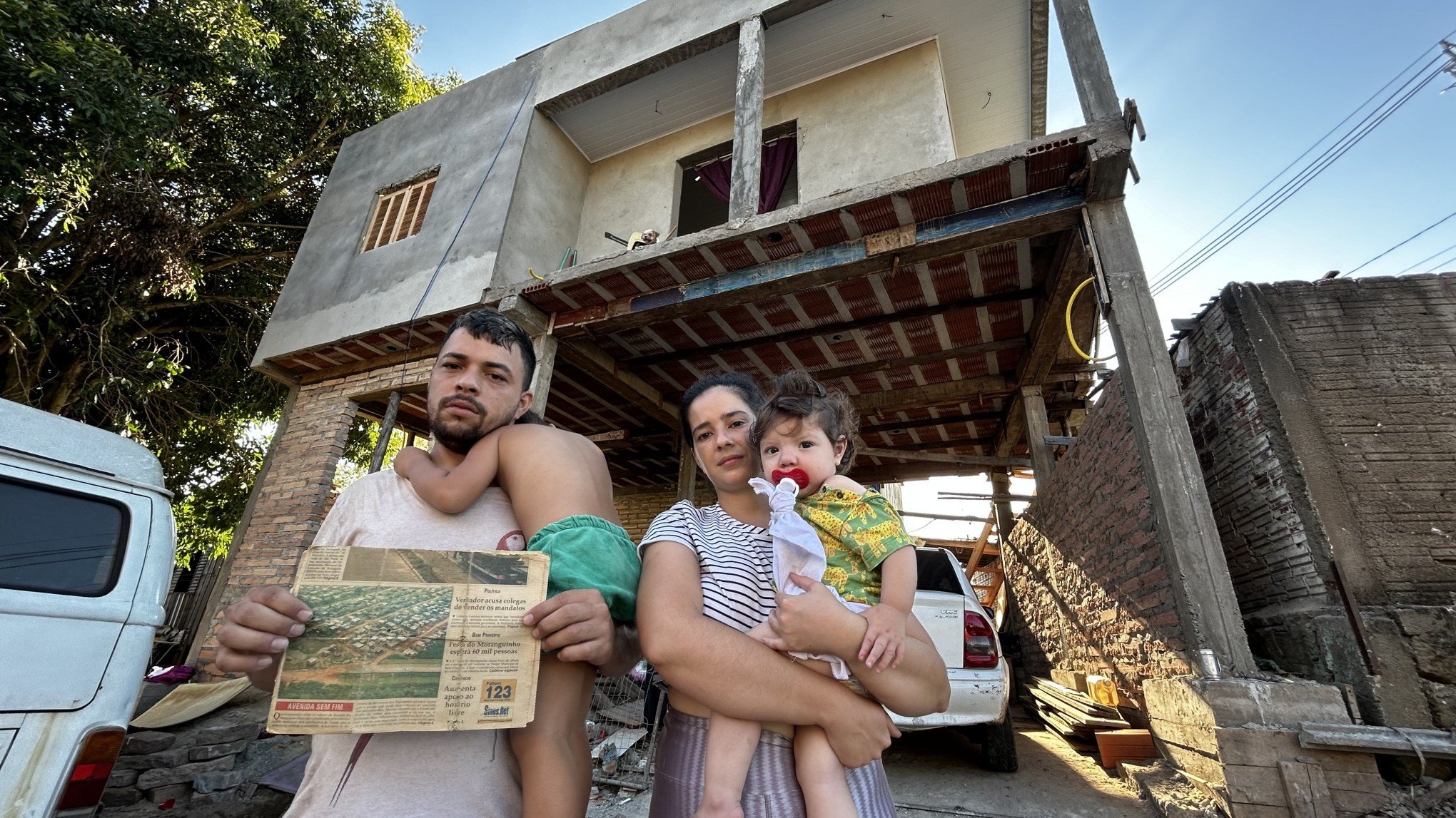 "Vão ter que matar três crianças e uma família", diz morador que pode ter casa demolida pela prefeitura
