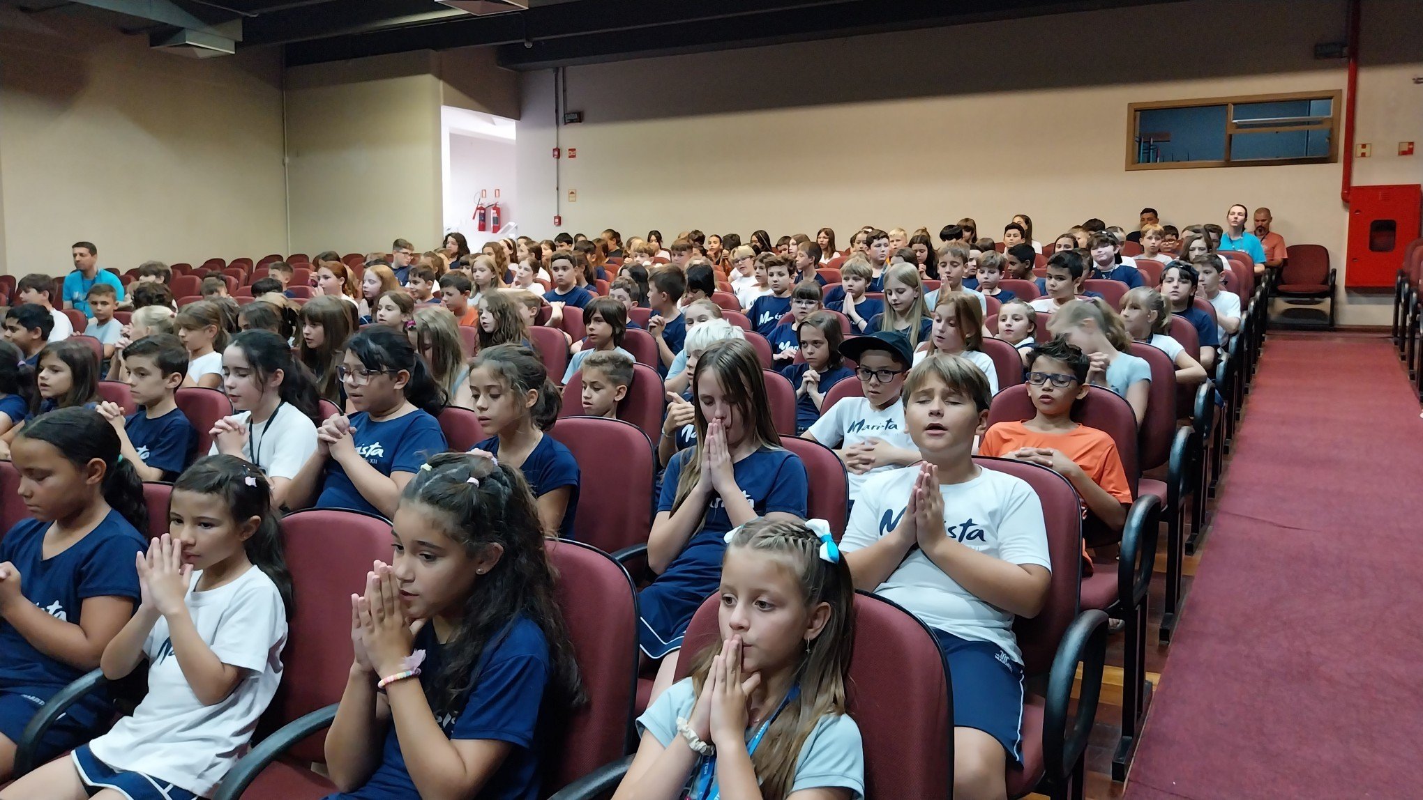 Colégio Marista Pio XII reúne estudantes para oração à saúde do papa Francisco