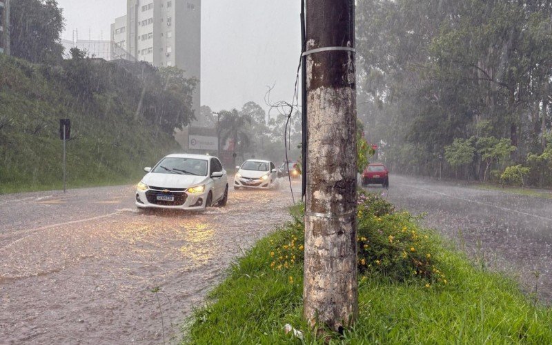 Temporal causa alagamentos em Novo Hamburgo nesta quarta-feira (26) 