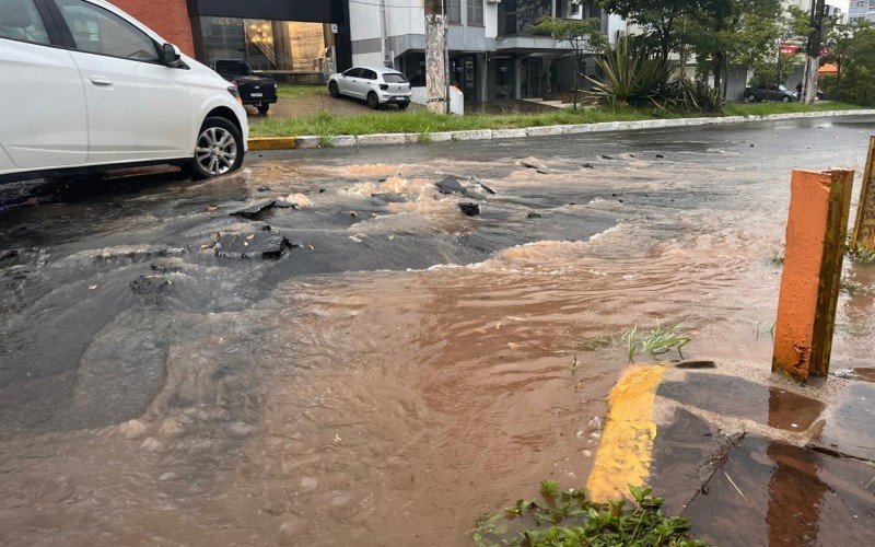 Chuva causa alagamentos em Novo Hamburgo 