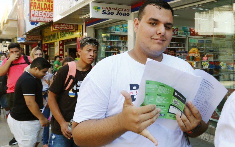 Kelvin Cardoso de Lima estava na fila em busca de uma oportunidade | abc+