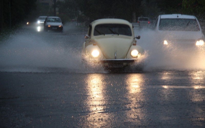 Terça-feira deve ser marcada por chuva forte e até tempestades em algumas regiões | abc+
