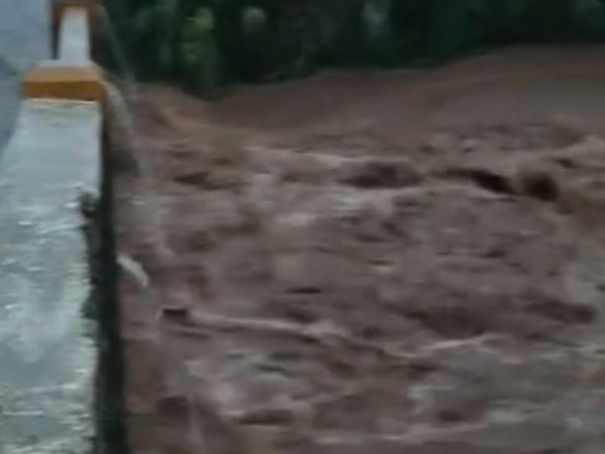 VÍDEO: Volumes de chuva superam 100 milímetros e município no Vale do Caí faz alerta para enchente