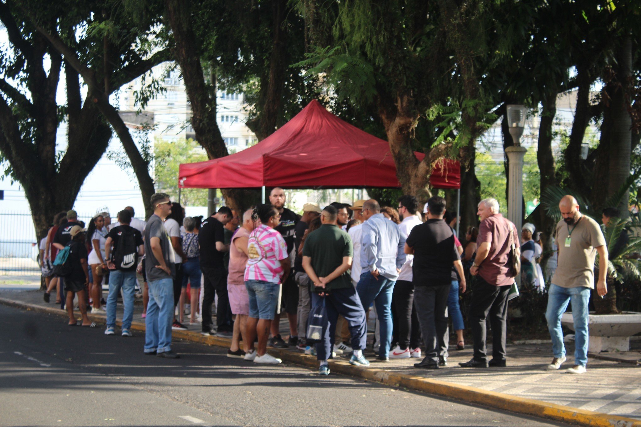 Manifestantes pedem exoneração de secretários da Cultura de Canoas