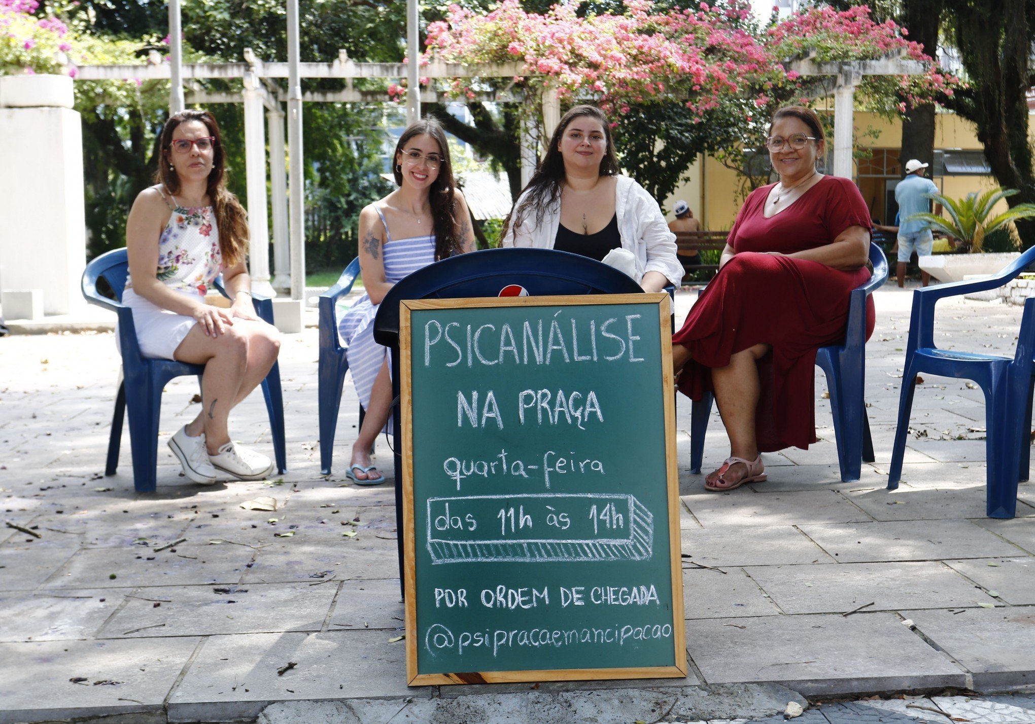 Projeto "Psicanálise na Praça" promove atendimento gratuito na Praça Emancipação