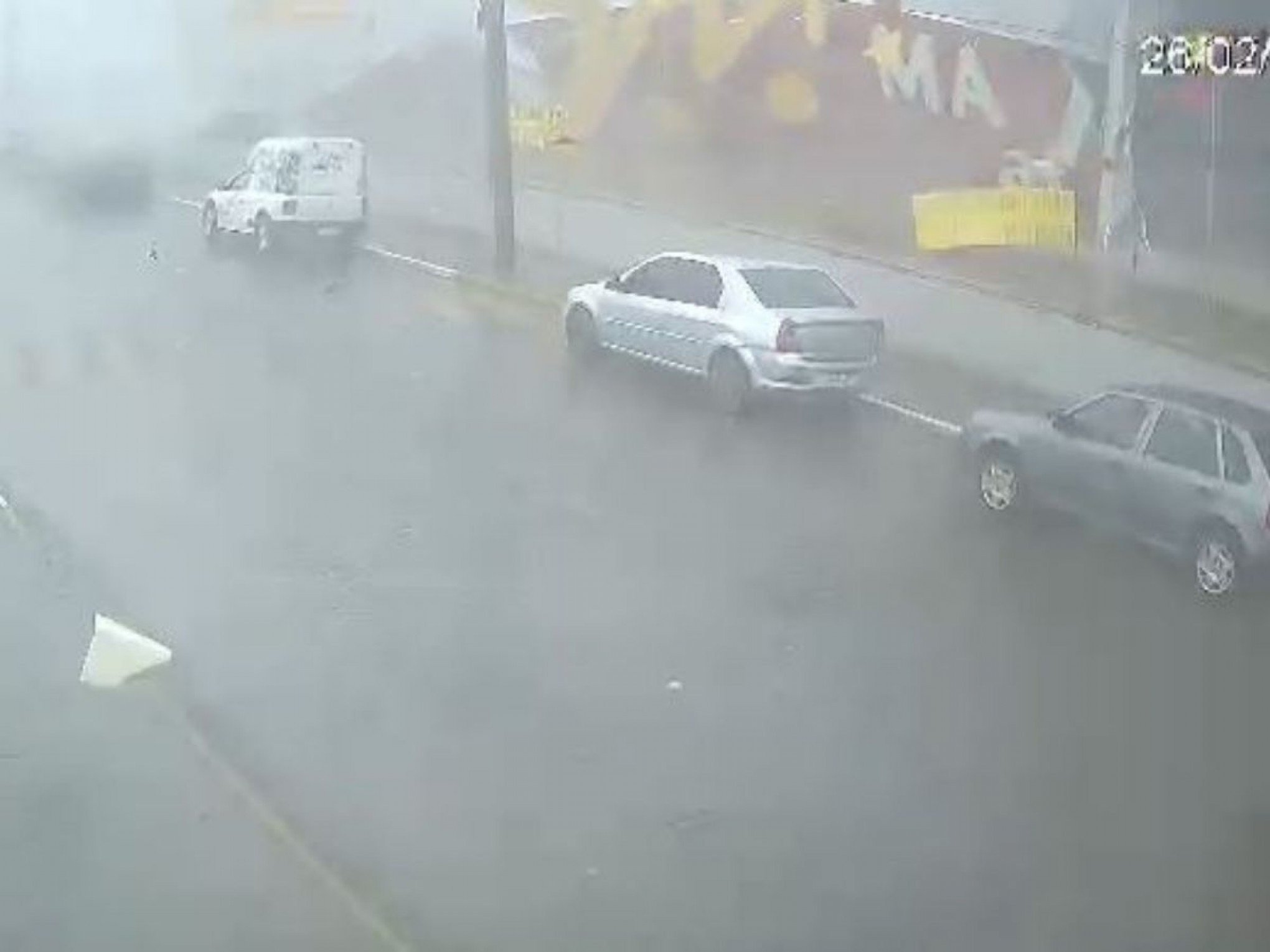 VÍDEO: Tempestade atinge município de Taquara e parte do teto de atacado desaba nesta quarta-feira
