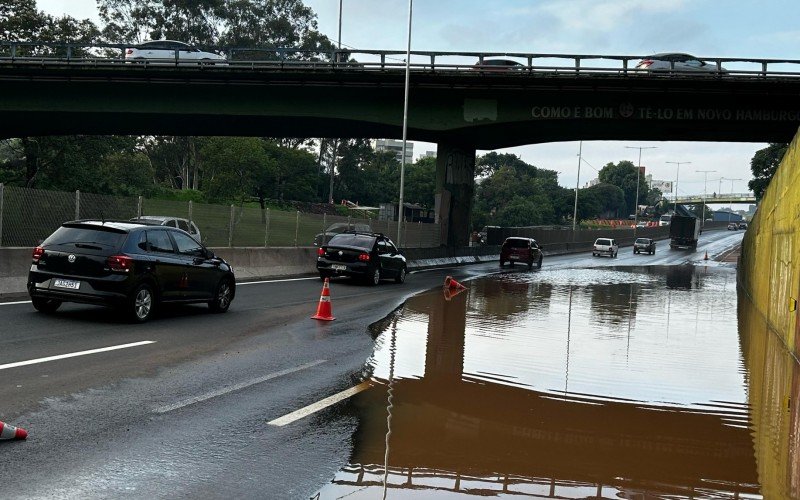 BR-116: Acúmulo de água sobre a via causa congestionamento de dois quilômetros em Novo Hamburgo | abc+