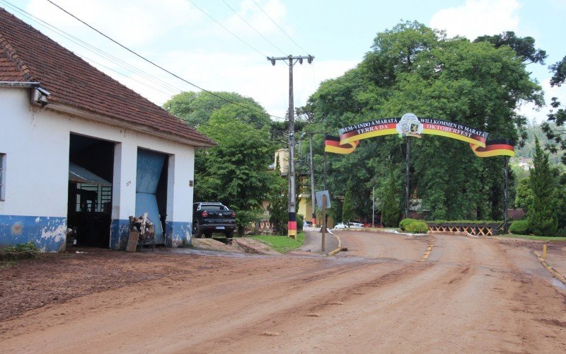 Ruas ficaram tomadas pela lama