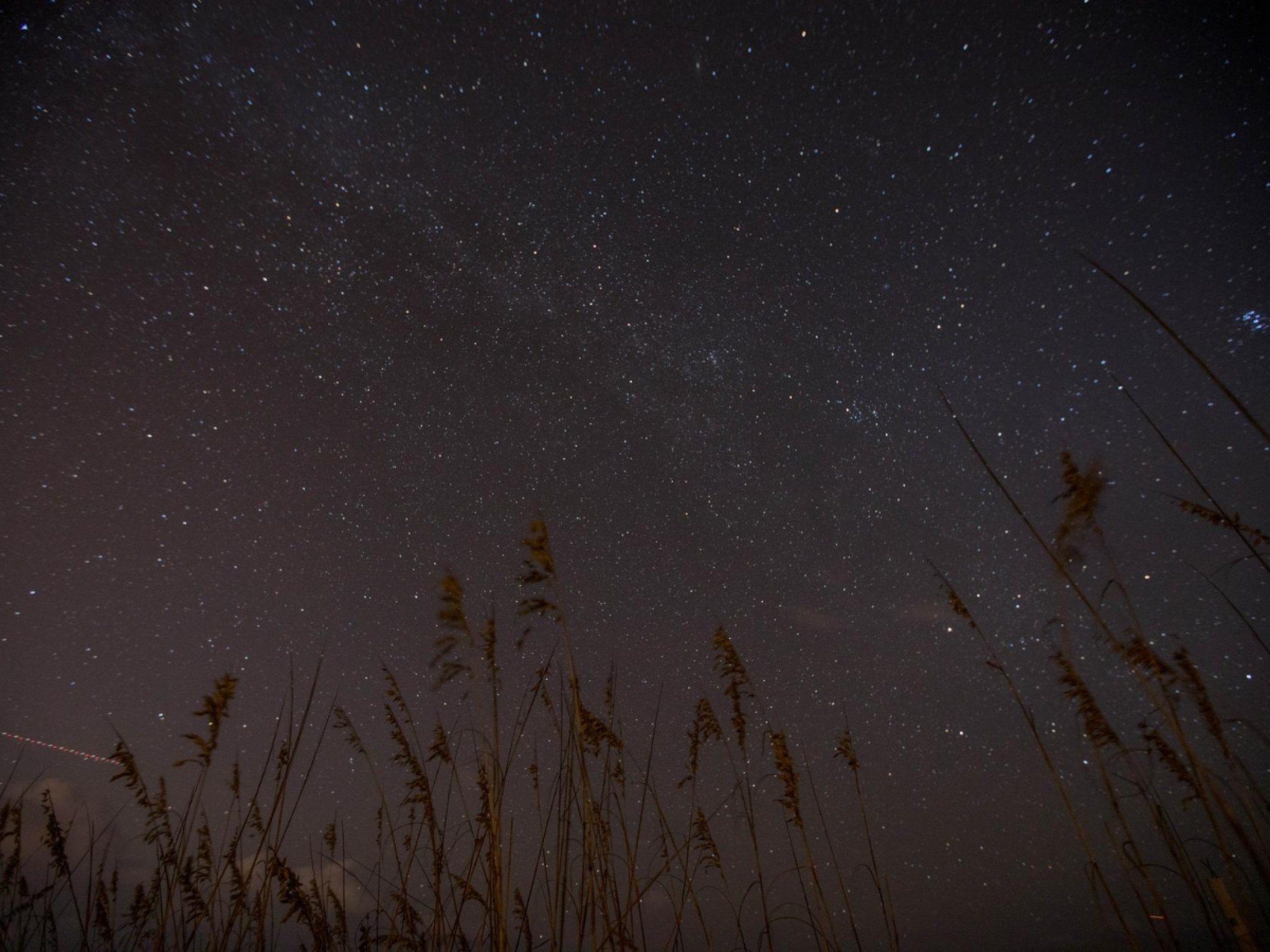 Alinhamento espetacular: Sete planetas brilham no céu nesta sexta-feira; saiba como observar o fenômeno