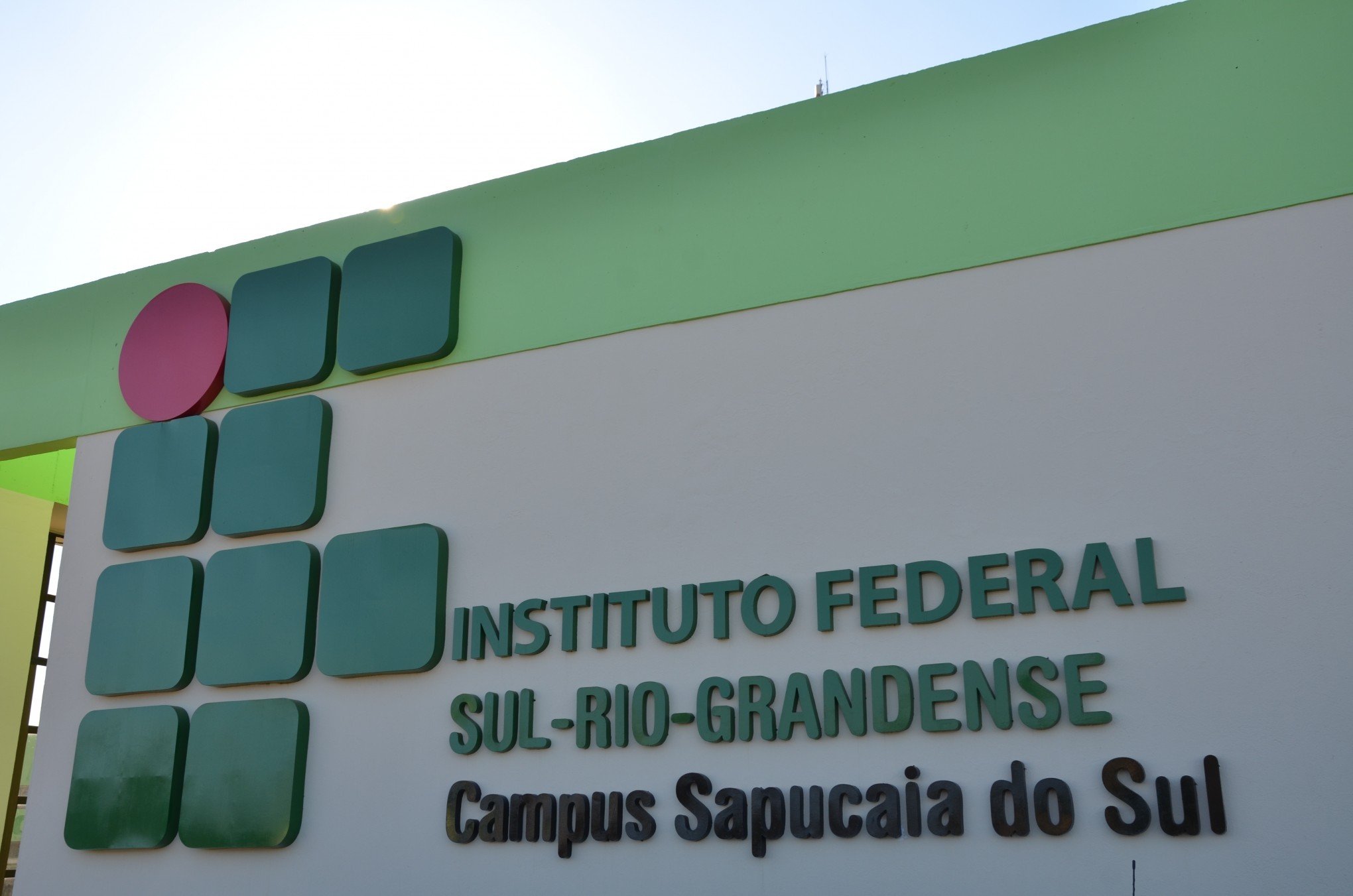 Programa da Petrobras oferece curso e bolsa-auxílio mensal a moradores da região