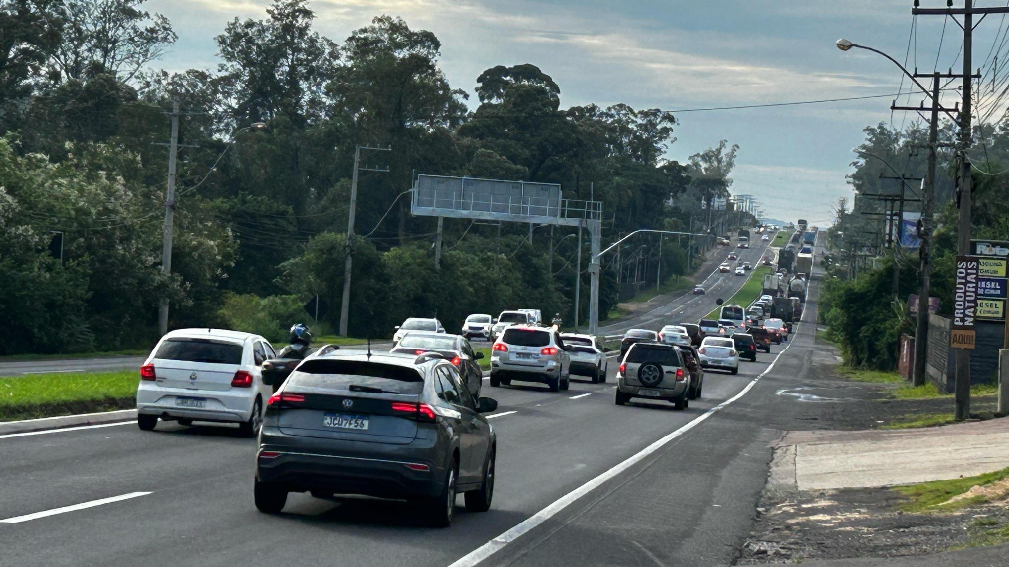RS-240: Trânsito intenso e pontos de lentidão em São Leopoldo