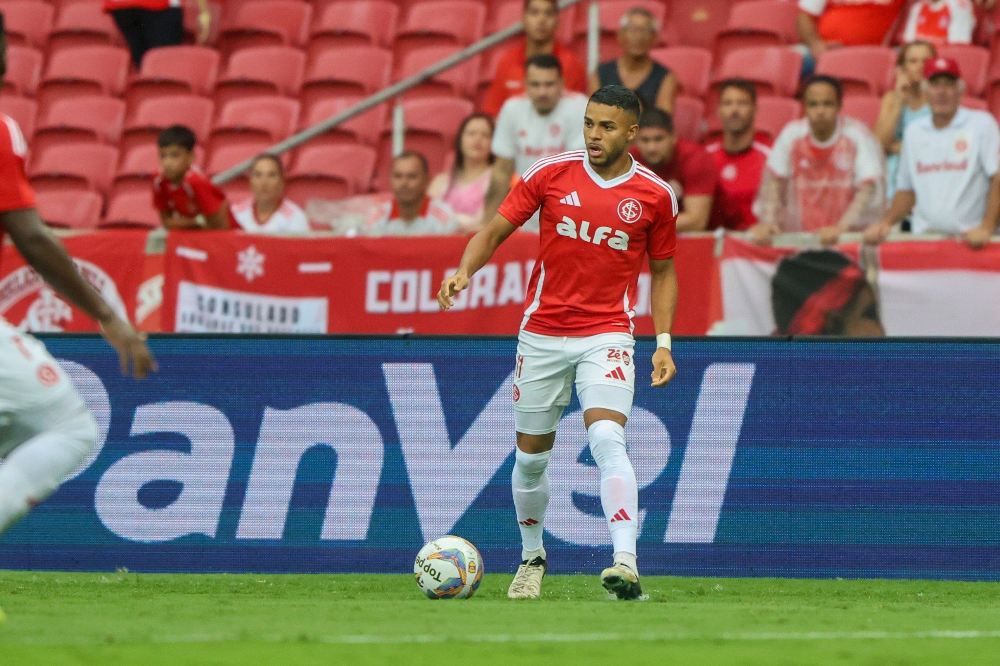 "Bom para os dois lados", diz Wanderson ao desembarcar em BH para fechar com o Cruzeiro