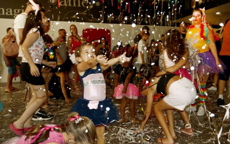 Baile de carnaval no Canoas Shopping anima crianças e adultos neste sábado (1º)
