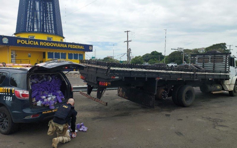 PRF apreende quase 300 kg de maconha e prende homem neste sábado (1º) em Canoas