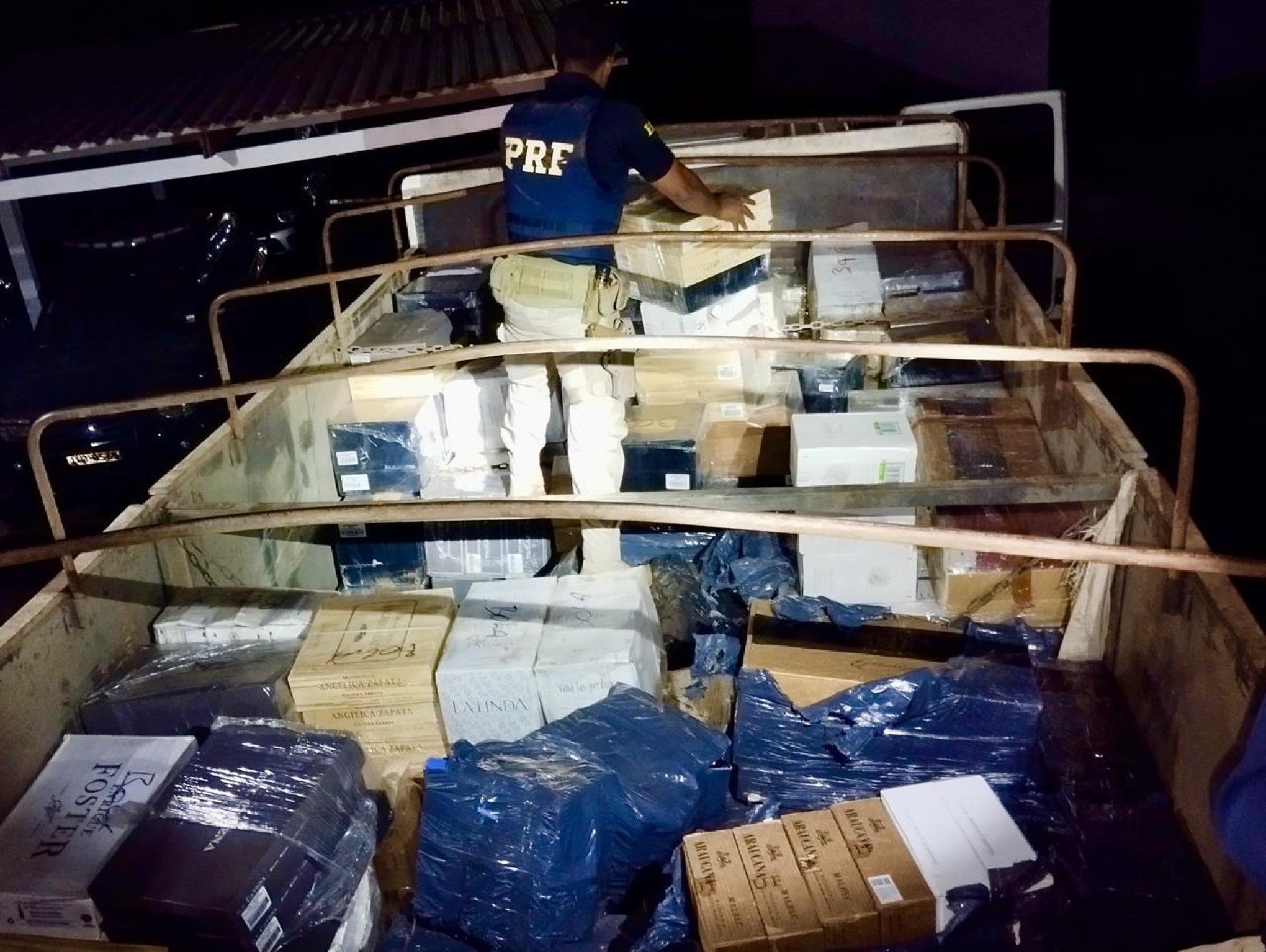 BR-386: Carga de vinhos argentinos avaliada em R$ 300 mil é apreendida no RS