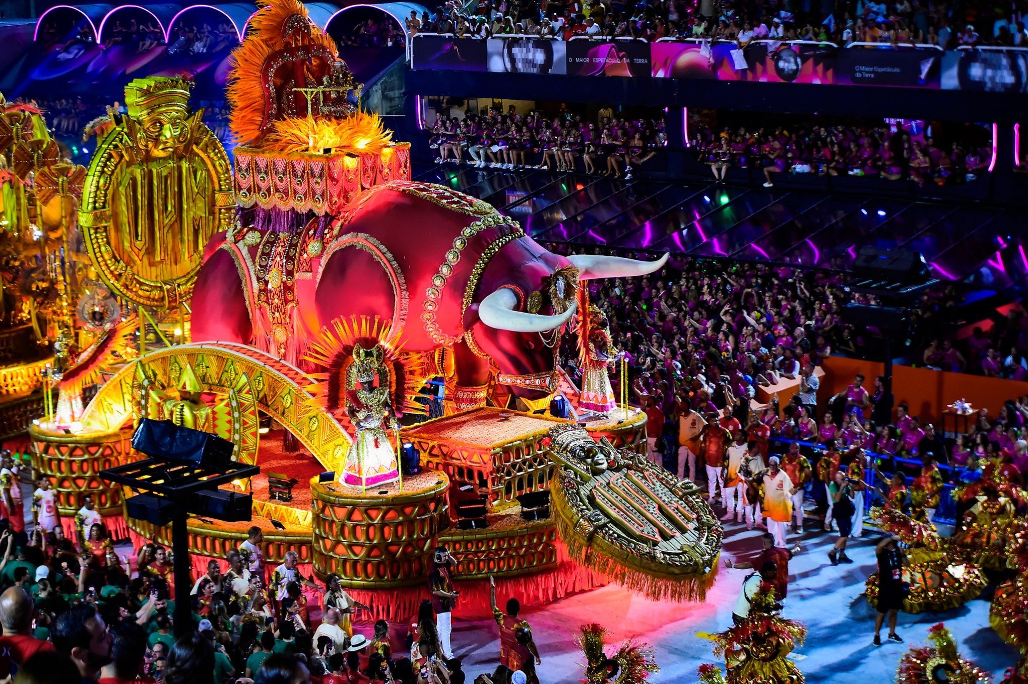 CARNAVAL: Acompanhe a cobertura exclusiva dos bastidores da 1ª noite de desfiles das escolas do Grupo Especial do Rio