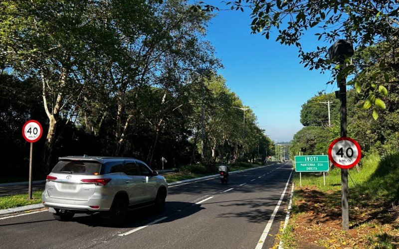Novos radares já foram reinstalados na BR-116, entre a serra e o Vale do Sinos; Em Ivoti (foto), o equipamento já foi instalado, mas só começa a autuar infratores na segunda quinzena de abril | abc+