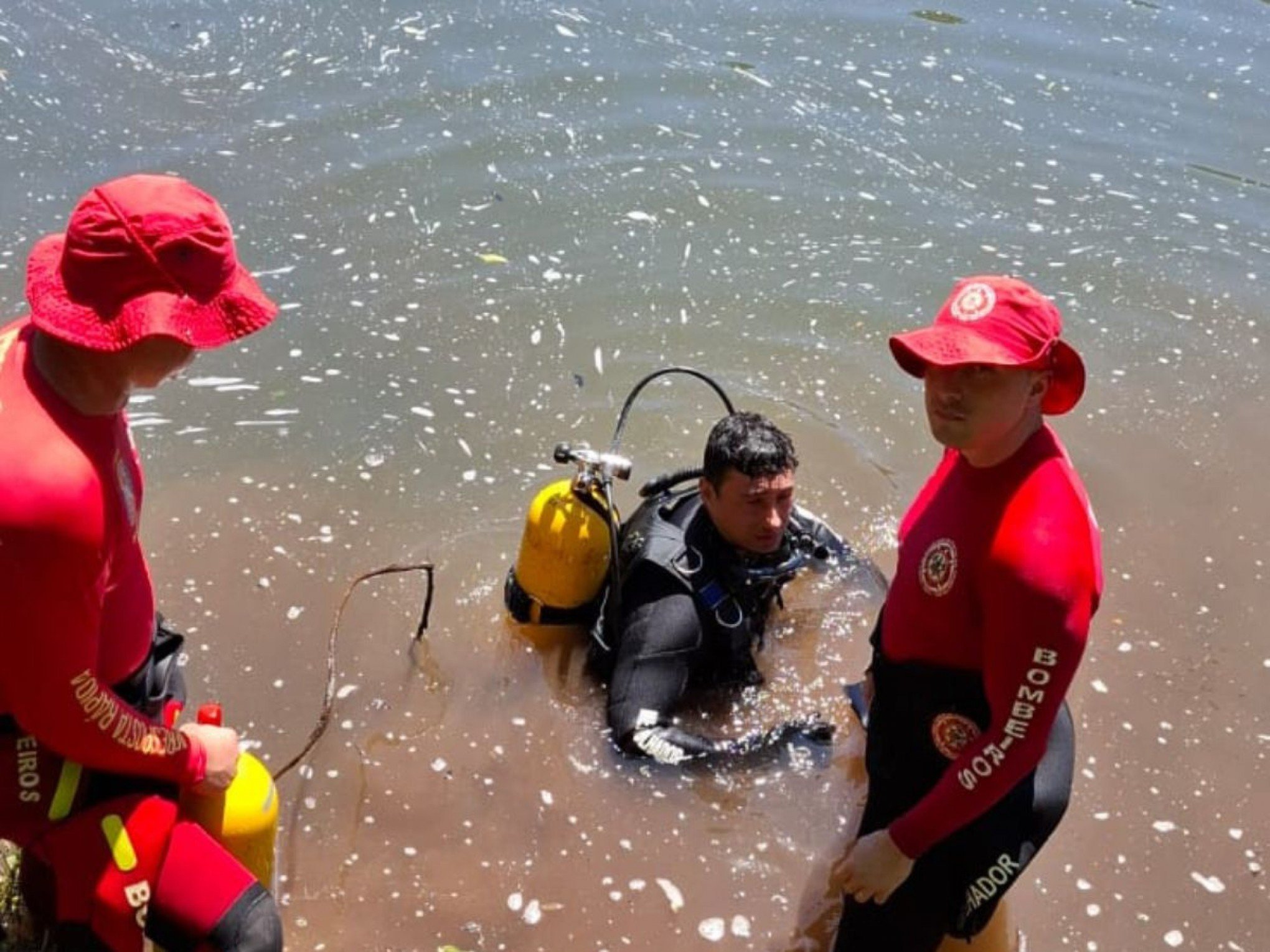Buscas por criança de 5 anos que desapareceu em rio são encerradas pelos Bombeiros; pai morreu afogado