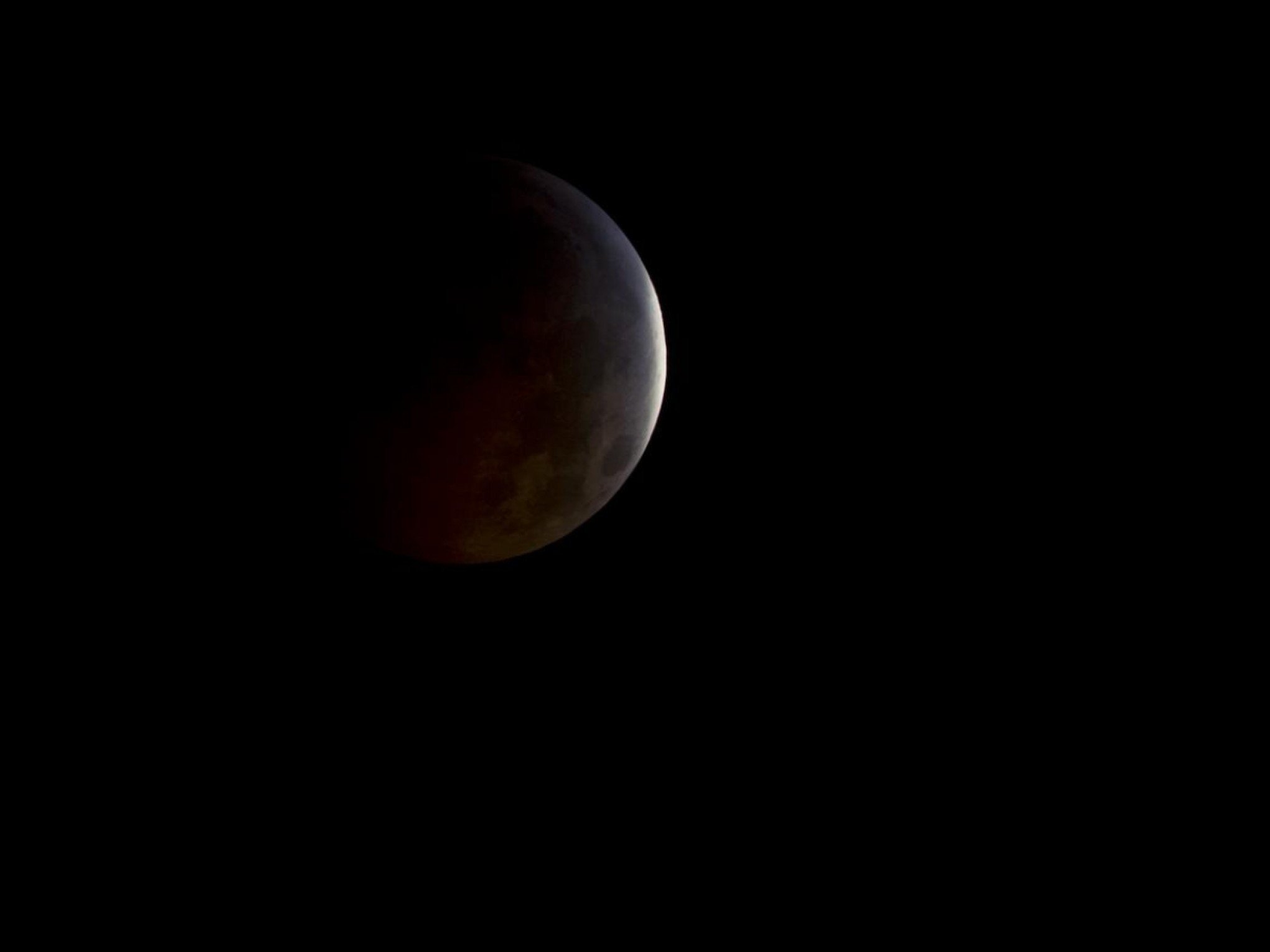 Eclipse lunar total 2025: Fenômeno astronômico do ano acontece em poucos dias; saiba quando e como assistir