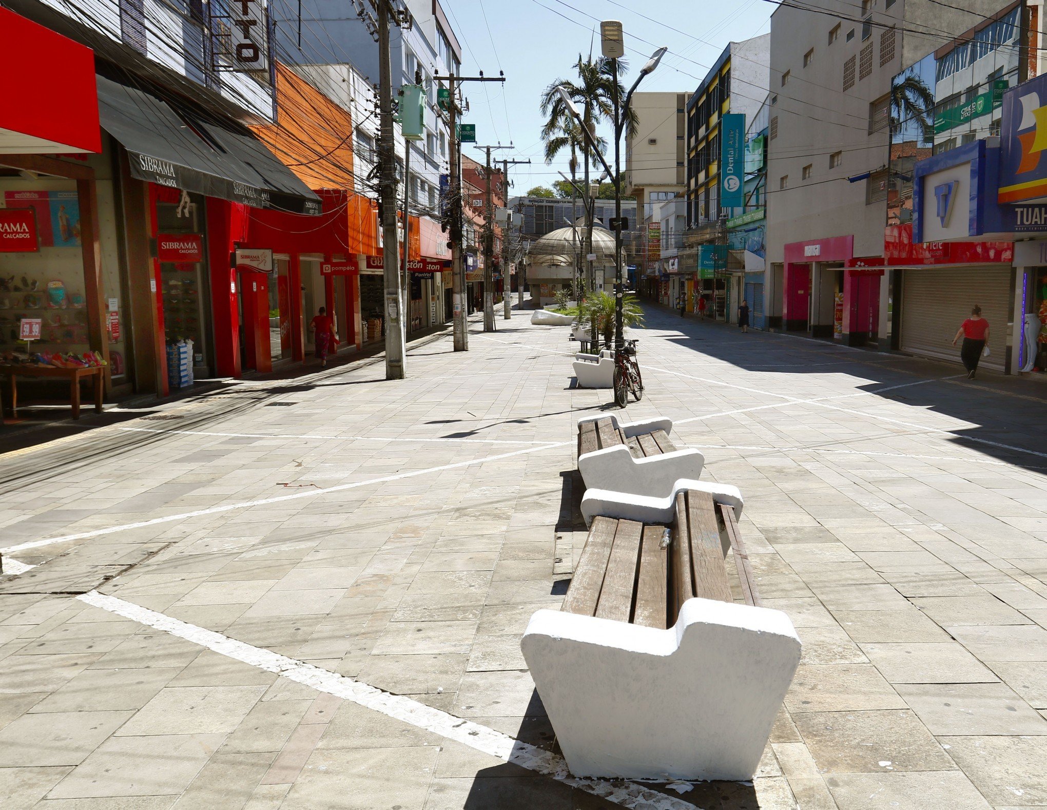 Área central de Canoas registra baixo fluxo de pessoas nesta segunda-feira