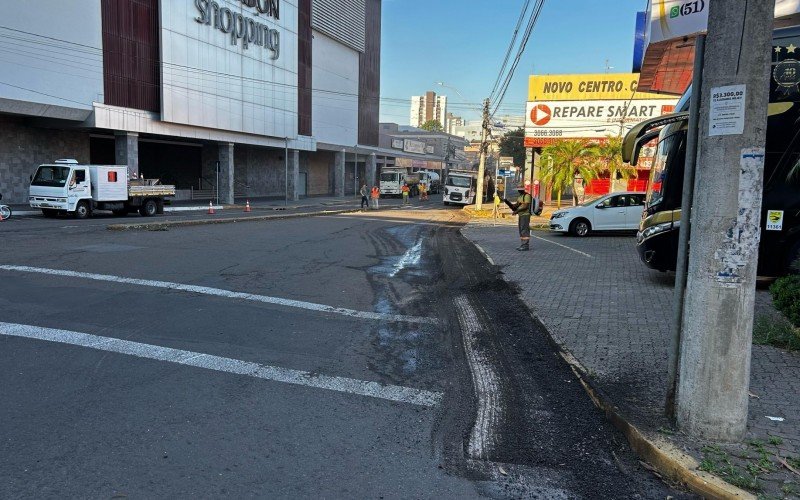 Obra de recapeamento provoca bloqueio de trânsito na área central de Novo Hamburgo | abc+