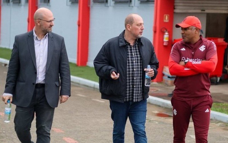 VP de futebol, José Olavo Bisol, com o presidente Alessandro Bacellos e o técnico Roger Machado | abc+