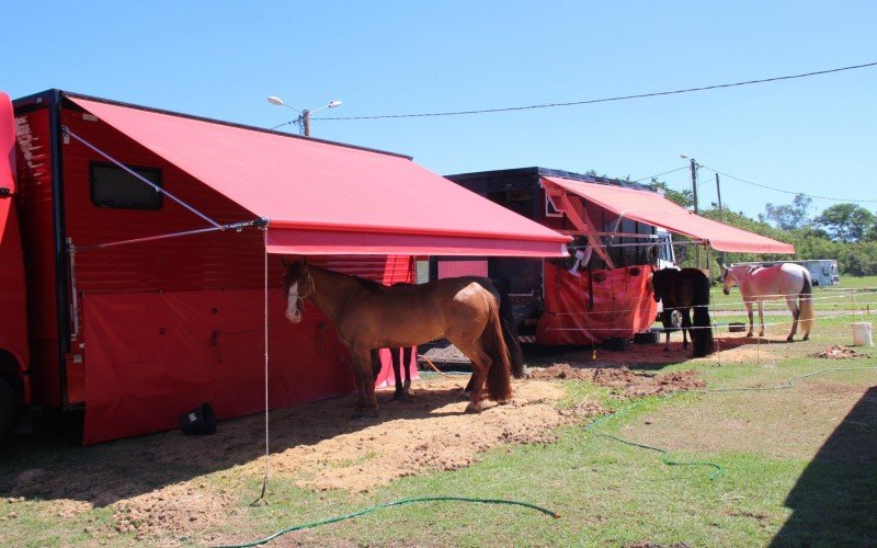 Parque do Trabalhador já recebe dezenas de trailers e animais