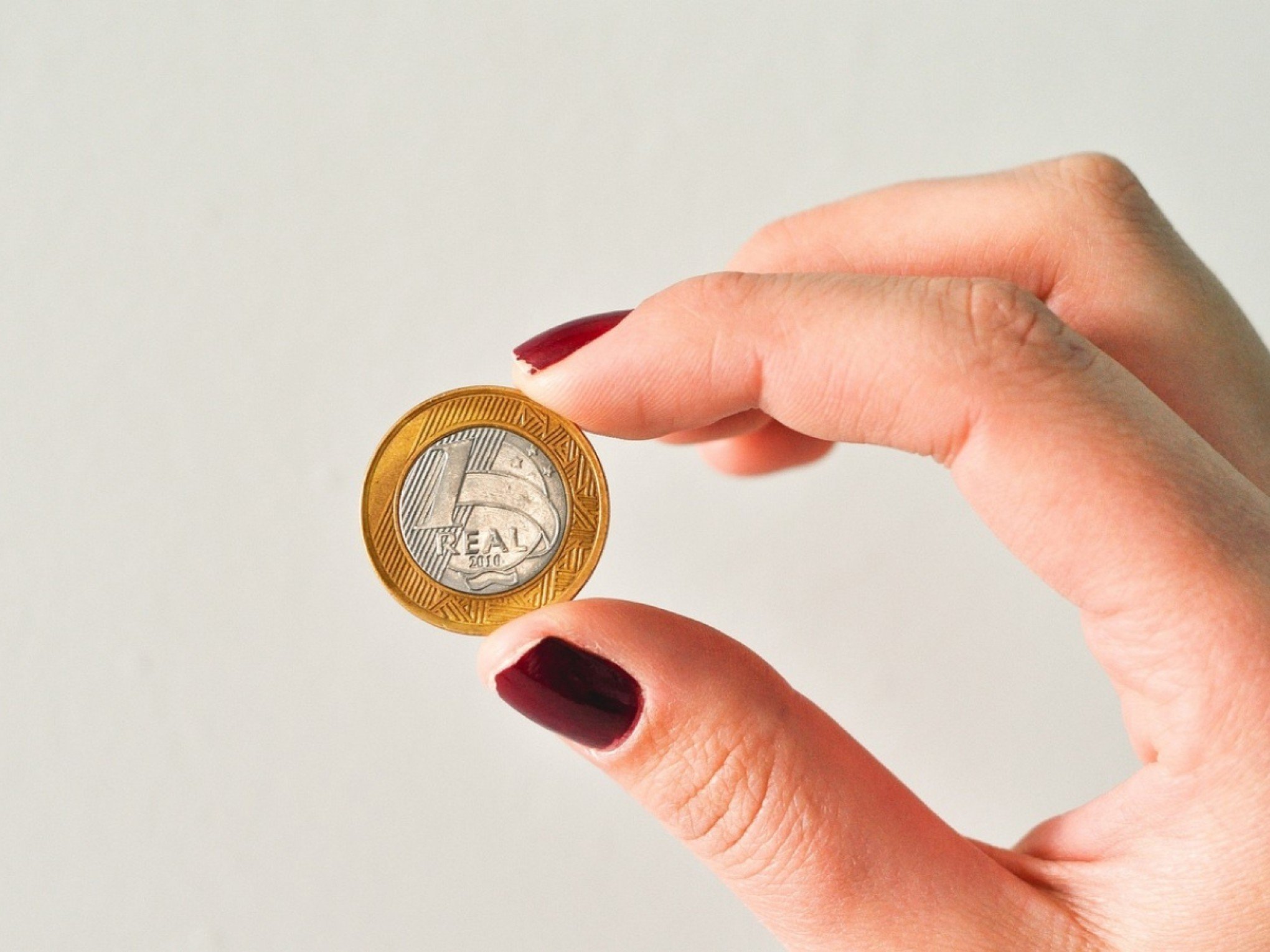 Truque com apenas uma moeda é o segredo para saber se os alimentos no congelador estão bons para consumo