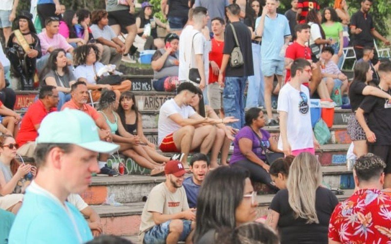 Bloco Folia Tarde da Diversidade ocorre na Praça da Biblioteca, em São Leopoldo