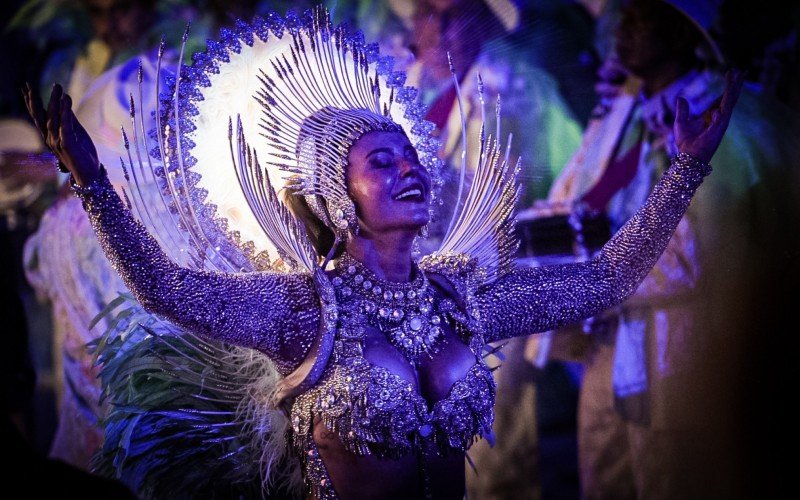 Detalhes dos desfiles das escolas de samba do Grupo Especial do Rio de Janeiro 2025