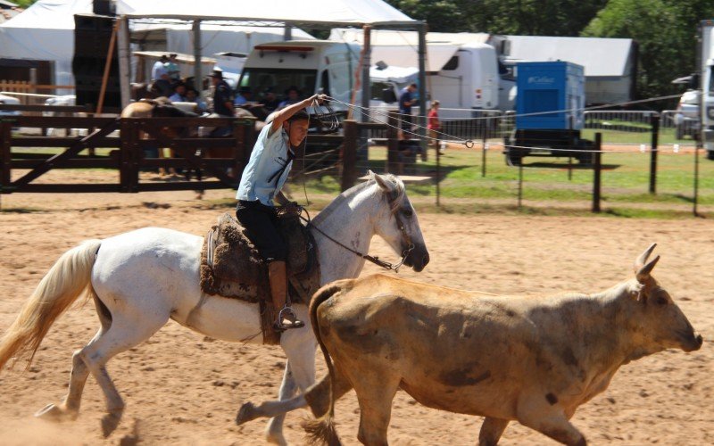 Prova de laço que dará m carro 0km ao vencedor no Rodeio de Campo Bom