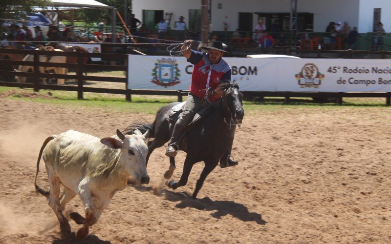 Prova de laço que dará m carro 0km ao vencedor no Rodeio de Campo Bom