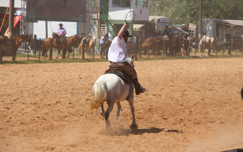 Prova de laço que dará m carro 0km ao vencedor no Rodeio de Campo Bom