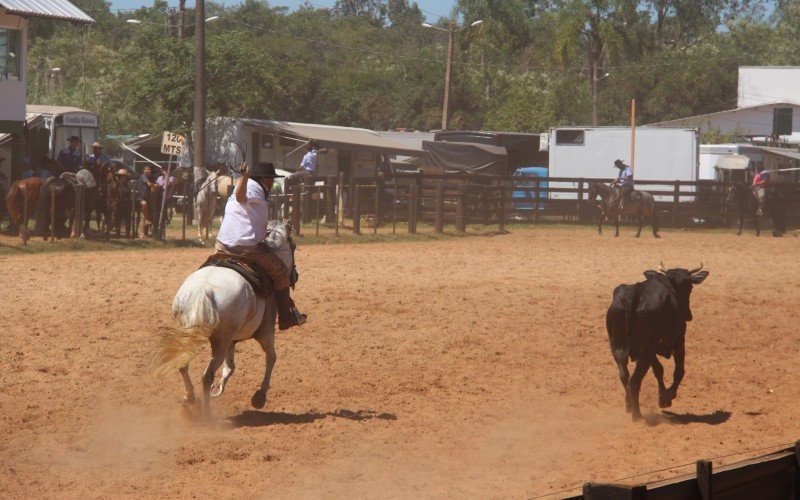 Prova de laço que dará m carro 0km ao vencedor no Rodeio de Campo Bom