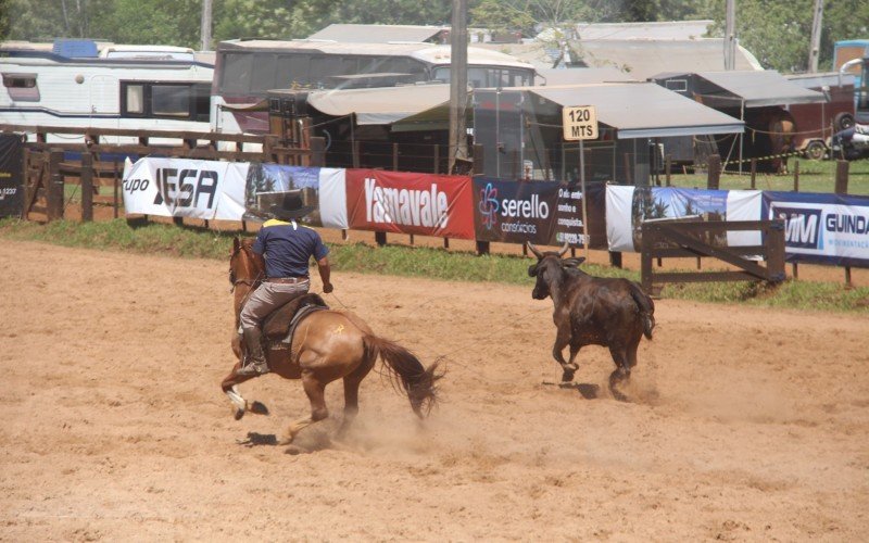 Prova de laço que dará m carro 0km ao vencedor no Rodeio de Campo Bom