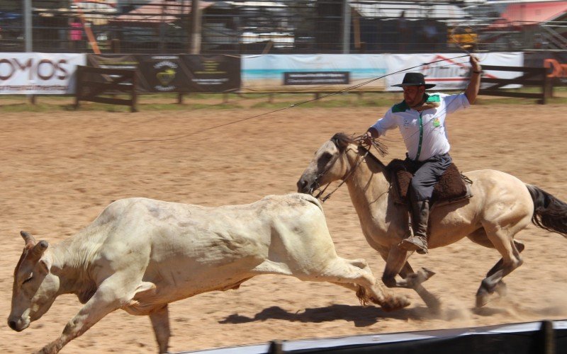 Prova de laço que dará m carro 0km ao vencedor no Rodeio de Campo Bom