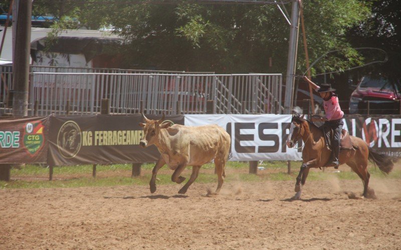 Prova de laço que dará m carro 0km ao vencedor no Rodeio de Campo Bom