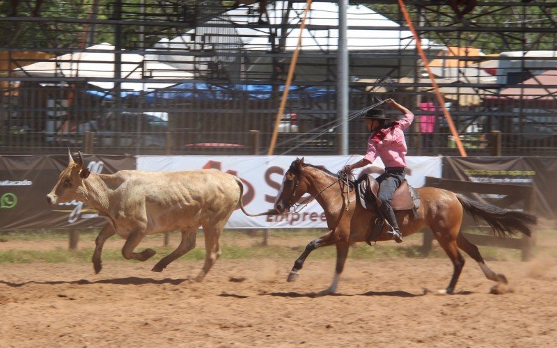 Prova de laço que dará m carro 0km ao vencedor no Rodeio de Campo Bom