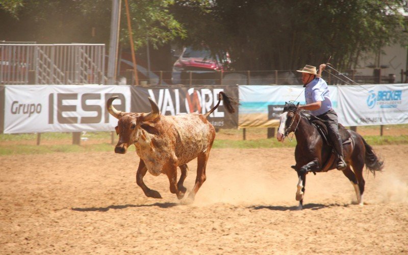 Prova de laço que dará m carro 0km ao vencedor no Rodeio de Campo Bom