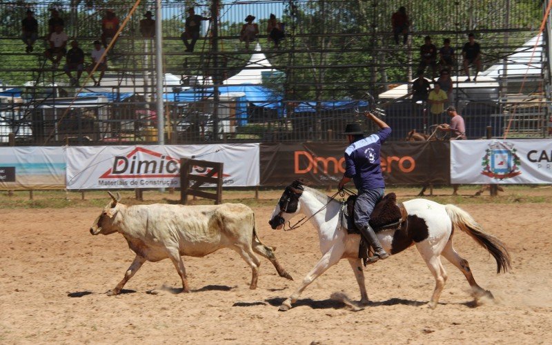 Prova de laço que dará m carro 0km ao vencedor no Rodeio de Campo Bom