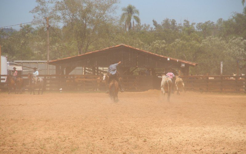 Prova de laço que dará m carro 0km ao vencedor no Rodeio de Campo Bom