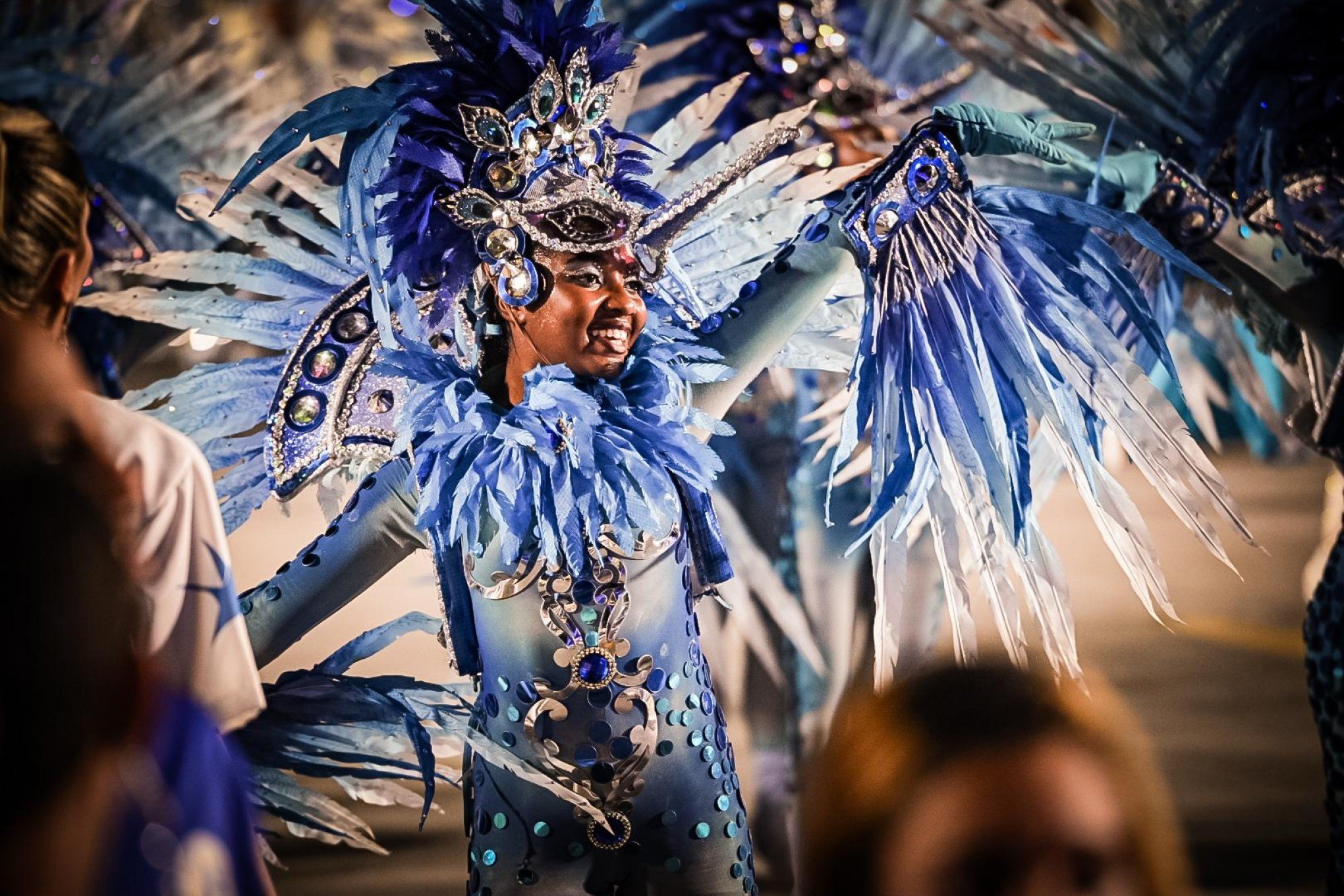 VÍDEOS: Veja bastidores da festa da Beija-Flor e uma entrevista com o carnavalesco João Vitor Araújo